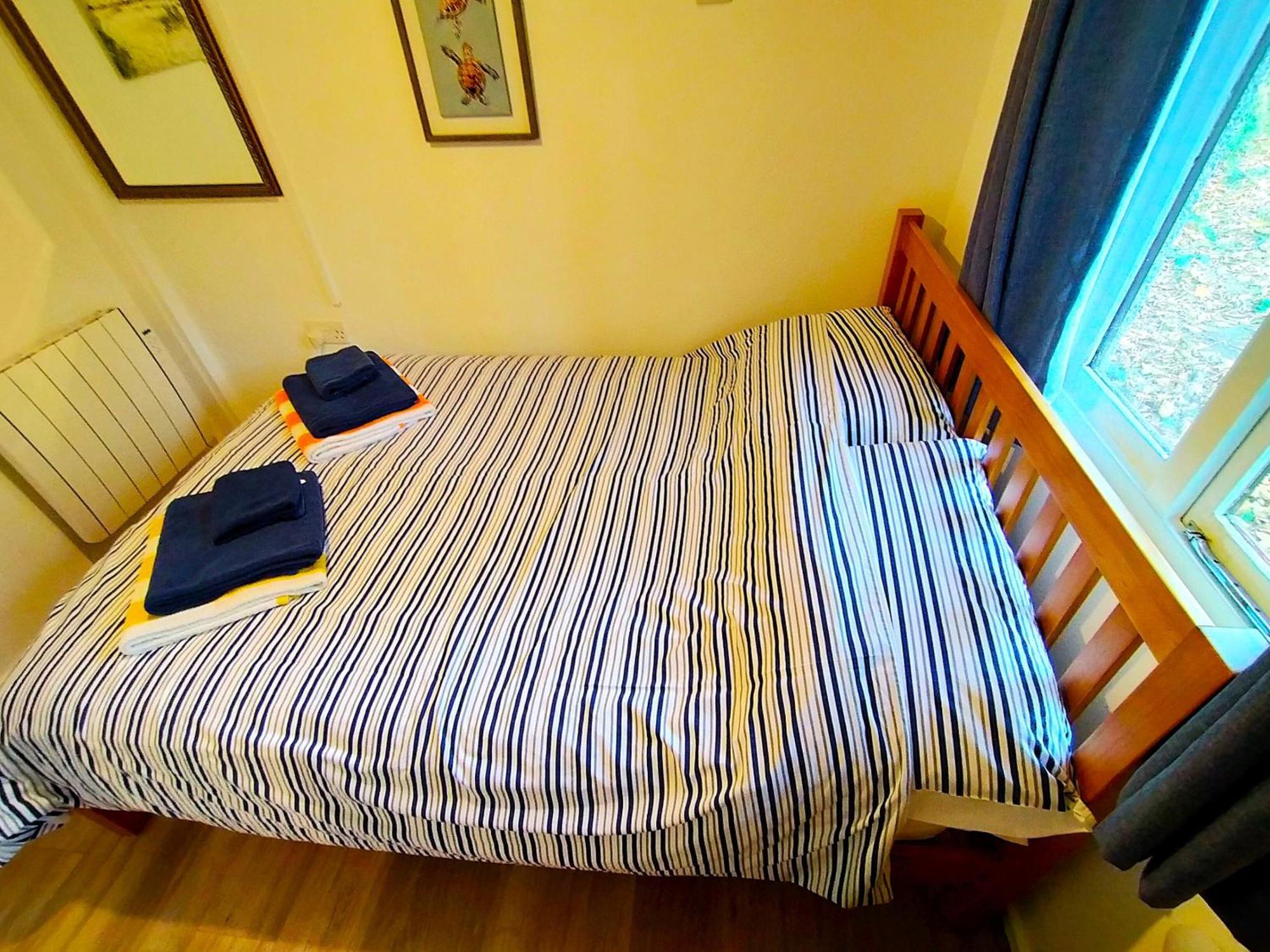 Chalet Rebels Retreat - 2-bed Nr & Hayle St Ives (Cornwall)