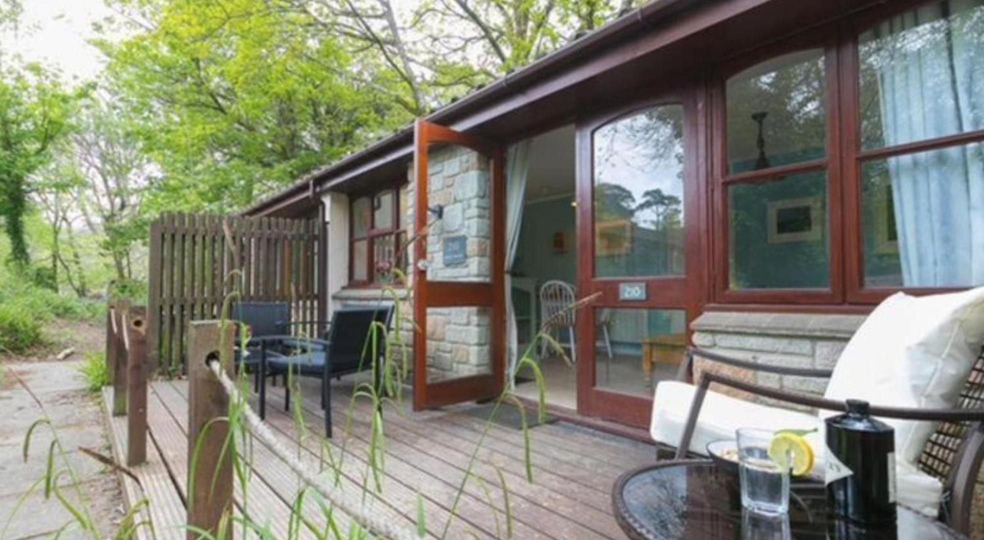 Rebels Retreat - 2-bed Nr & Hayle Chalet