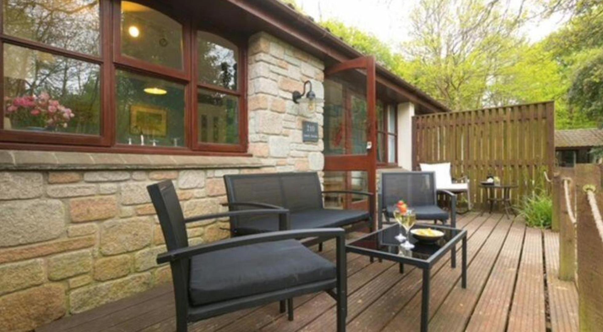 Rebels Retreat - 2-bed Nr & Hayle Chalet *